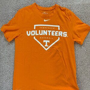 Men's Tennesee Volunteers baseball tee. Size Medium. Dry fit material. EUC.